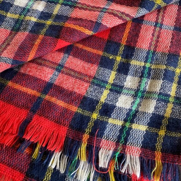Old Navy Plaid Blanket Scarf - Picture 2 of 4